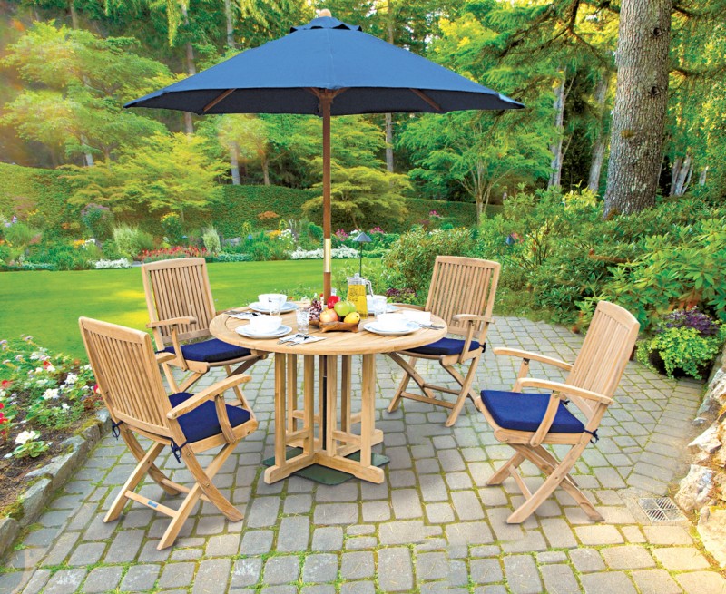 Berrington Round Garden Gateleg Table and Arm Chairs Set