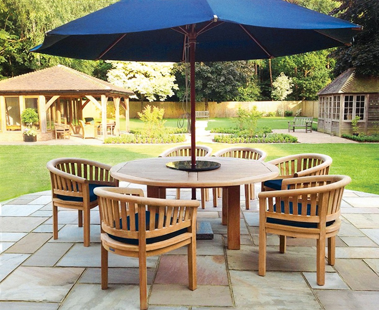 Titan Robust Round 6 Seater Patio Dining Set - in situ