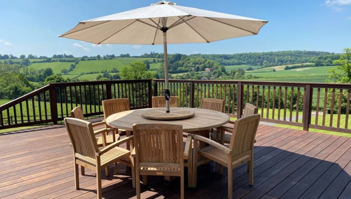 Choosing the Perfect Parasol for Your Outdoor Dining Choosing the Perfect Parasol for Your Outdoor Dining